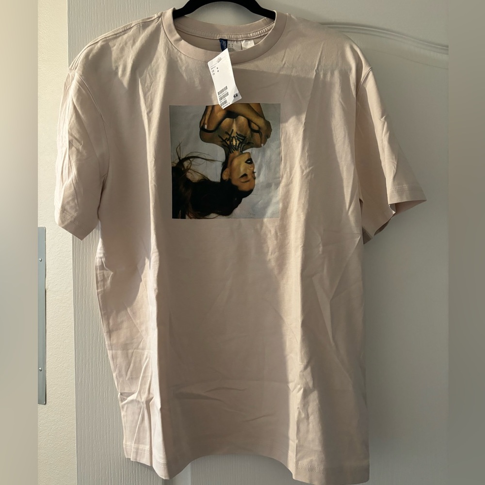 Ariana Grande t shirt from H&M